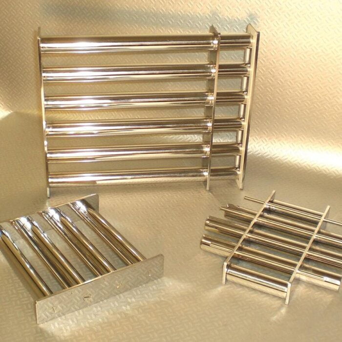 Magnetic grids for plastics and food industry