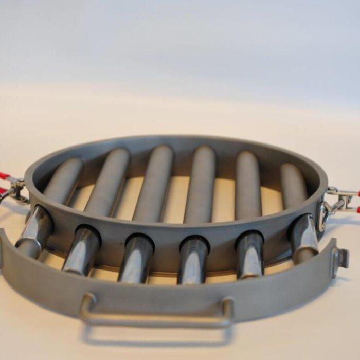 Round magnetic grille with manual cleaning function