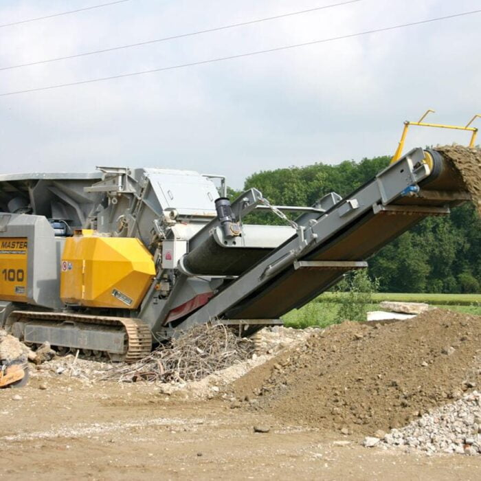 Permanent block magnet in crusher application