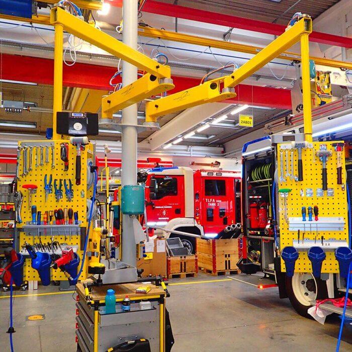 Slewing crane with tool panels for vehicle assembly